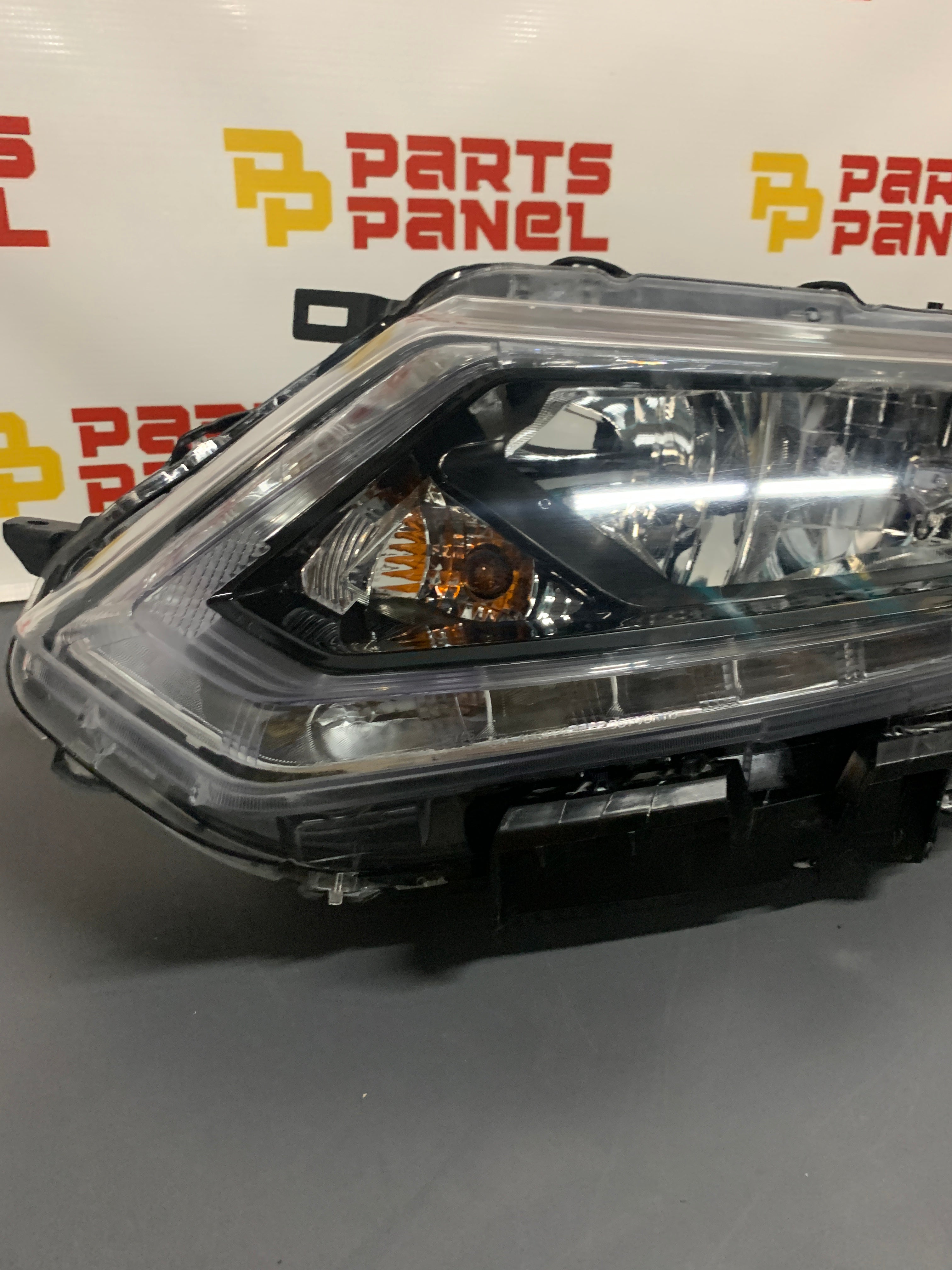 2014 - 2016 NISSAN ROGUE DRIVER SIDE HALOGEN HEADLIGHT DS738-B101