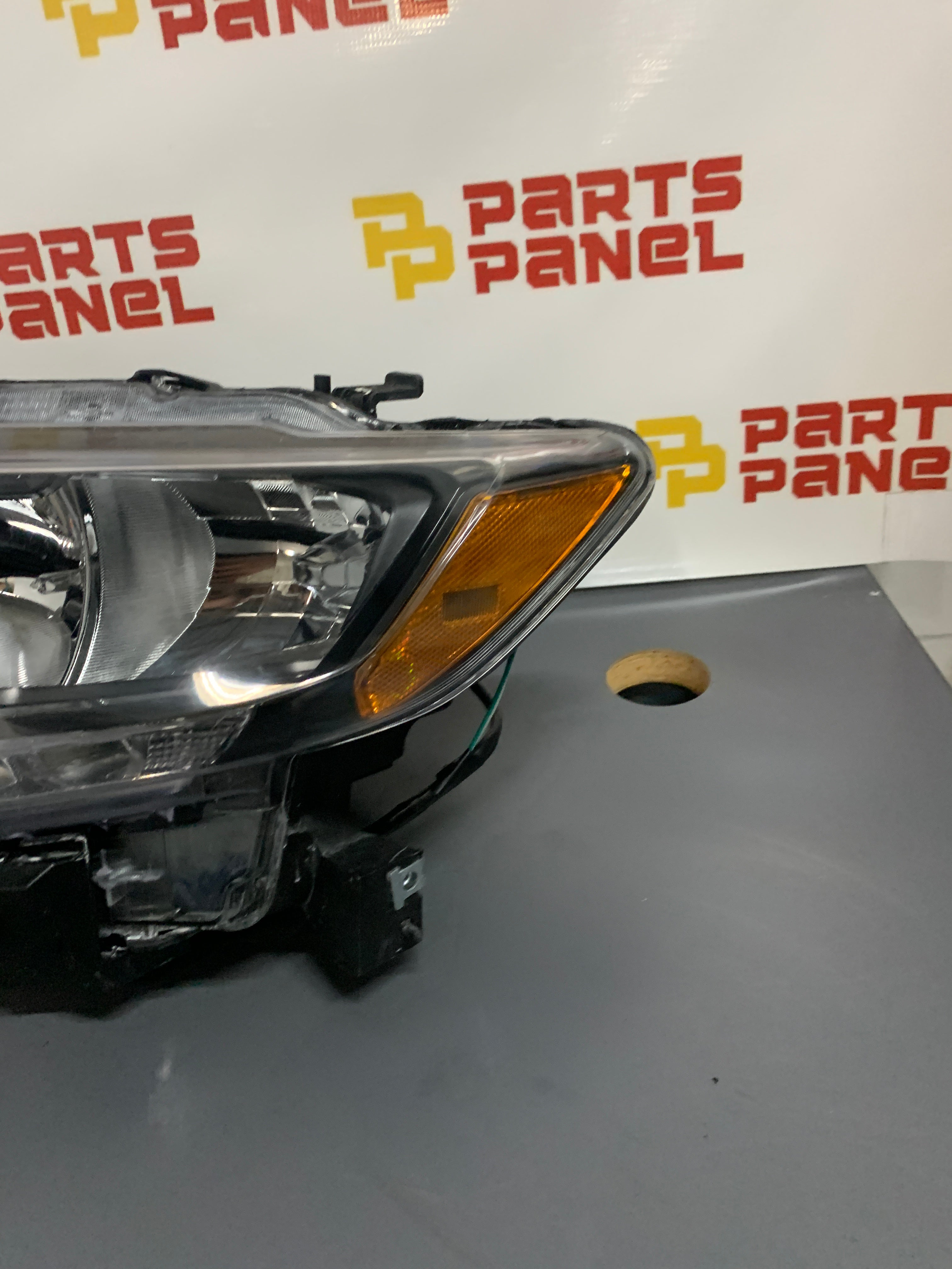 2014 - 2016 NISSAN ROGUE DRIVER SIDE HALOGEN HEADLIGHT DS738-B101