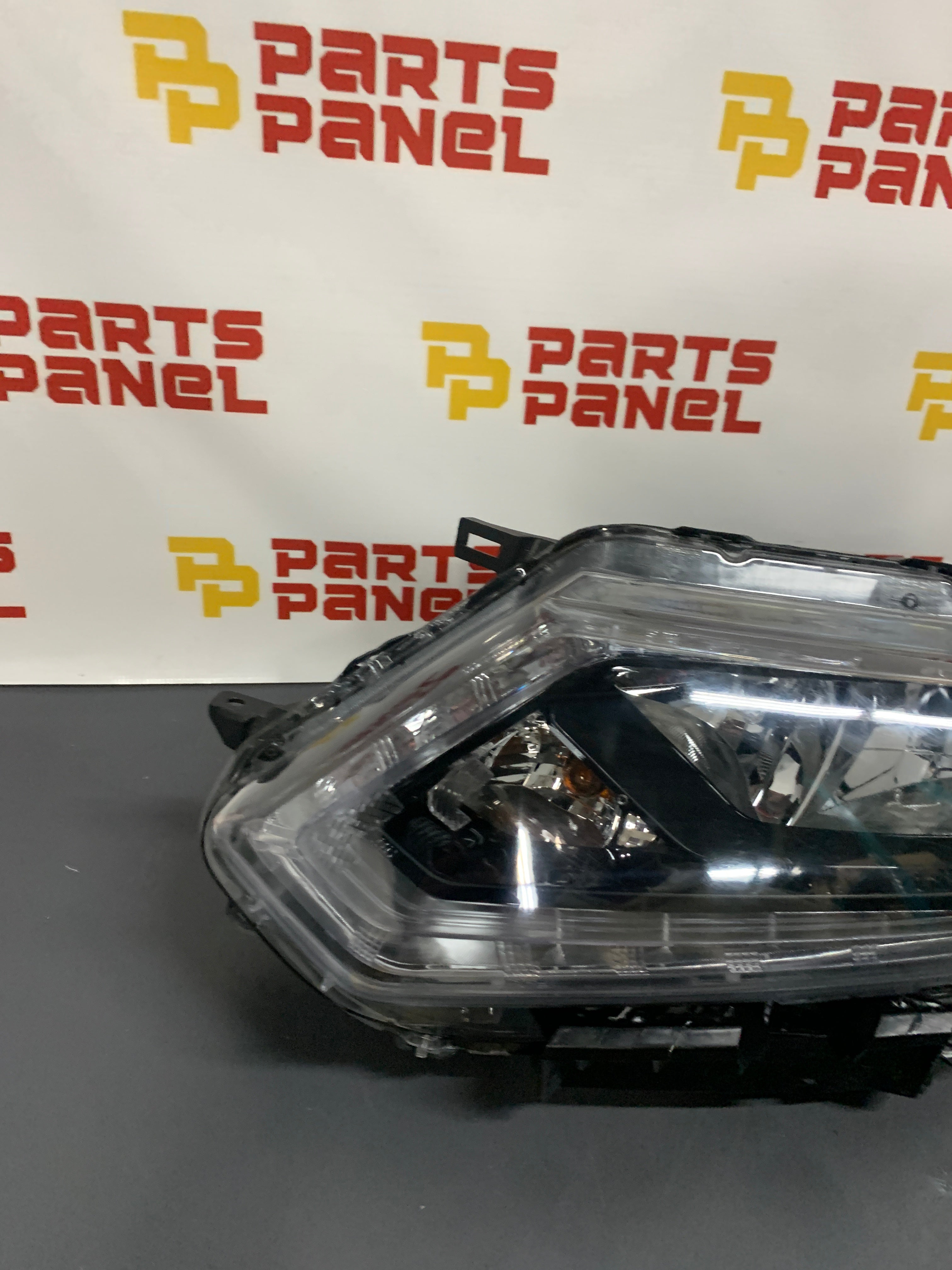 2014 - 2016 NISSAN ROGUE DRIVER SIDE HALOGEN HEADLIGHT DS738-B101