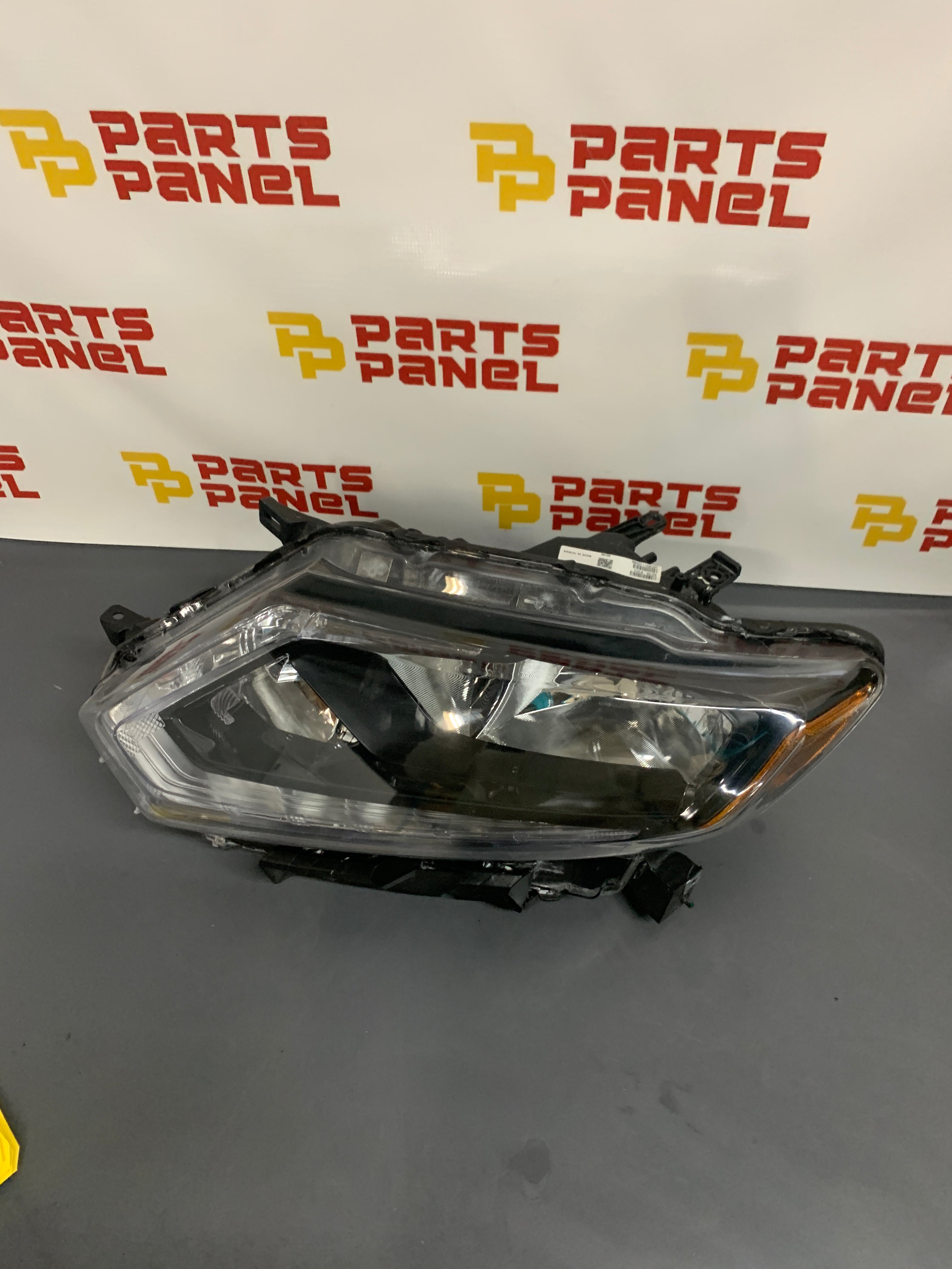 2014 - 2016 NISSAN ROGUE DRIVER SIDE HALOGEN HEADLIGHT DS738-B101