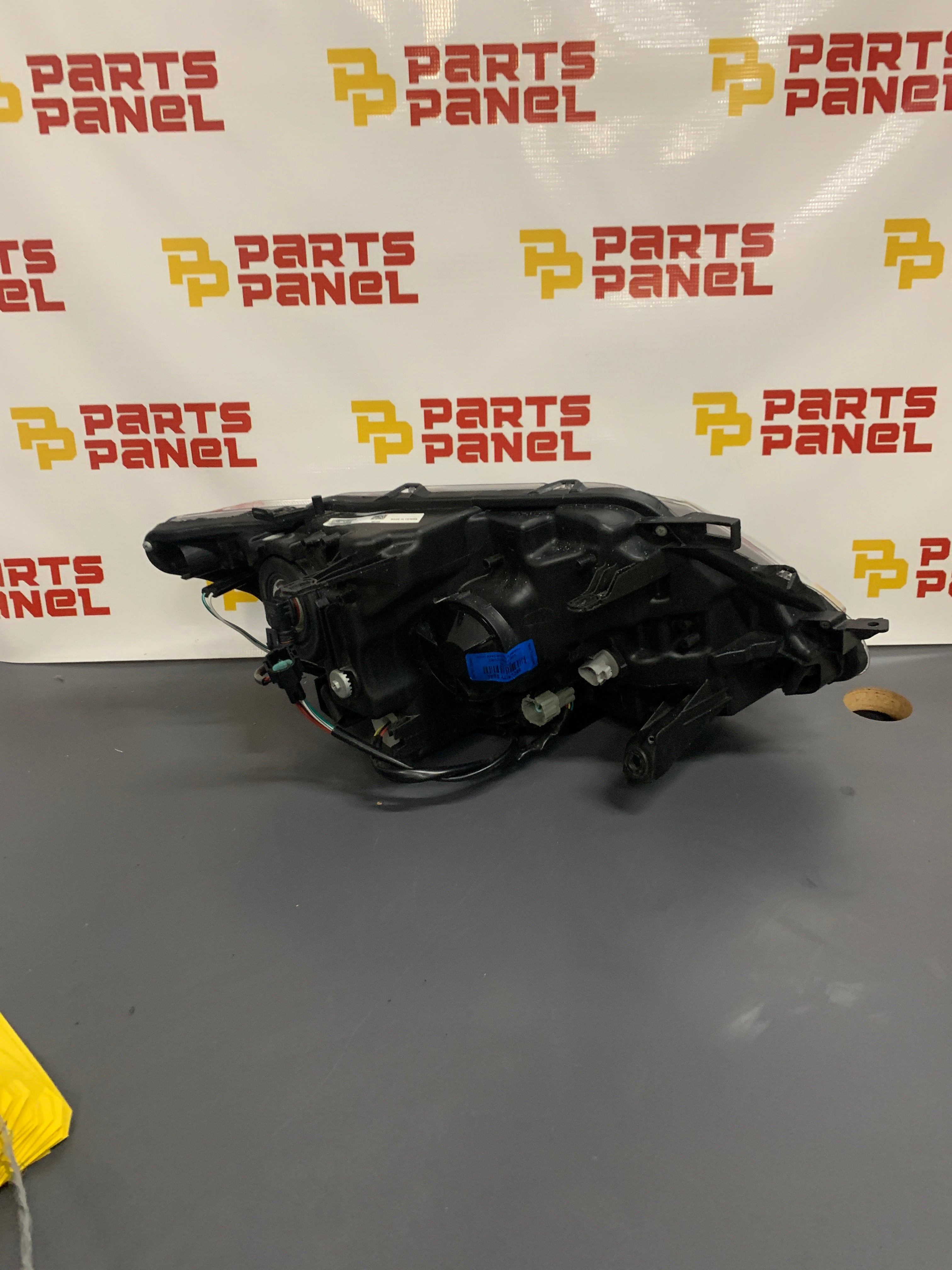 2014 - 2016 NISSAN ROGUE DRIVER SIDE HALOGEN HEADLIGHT DS738-B101