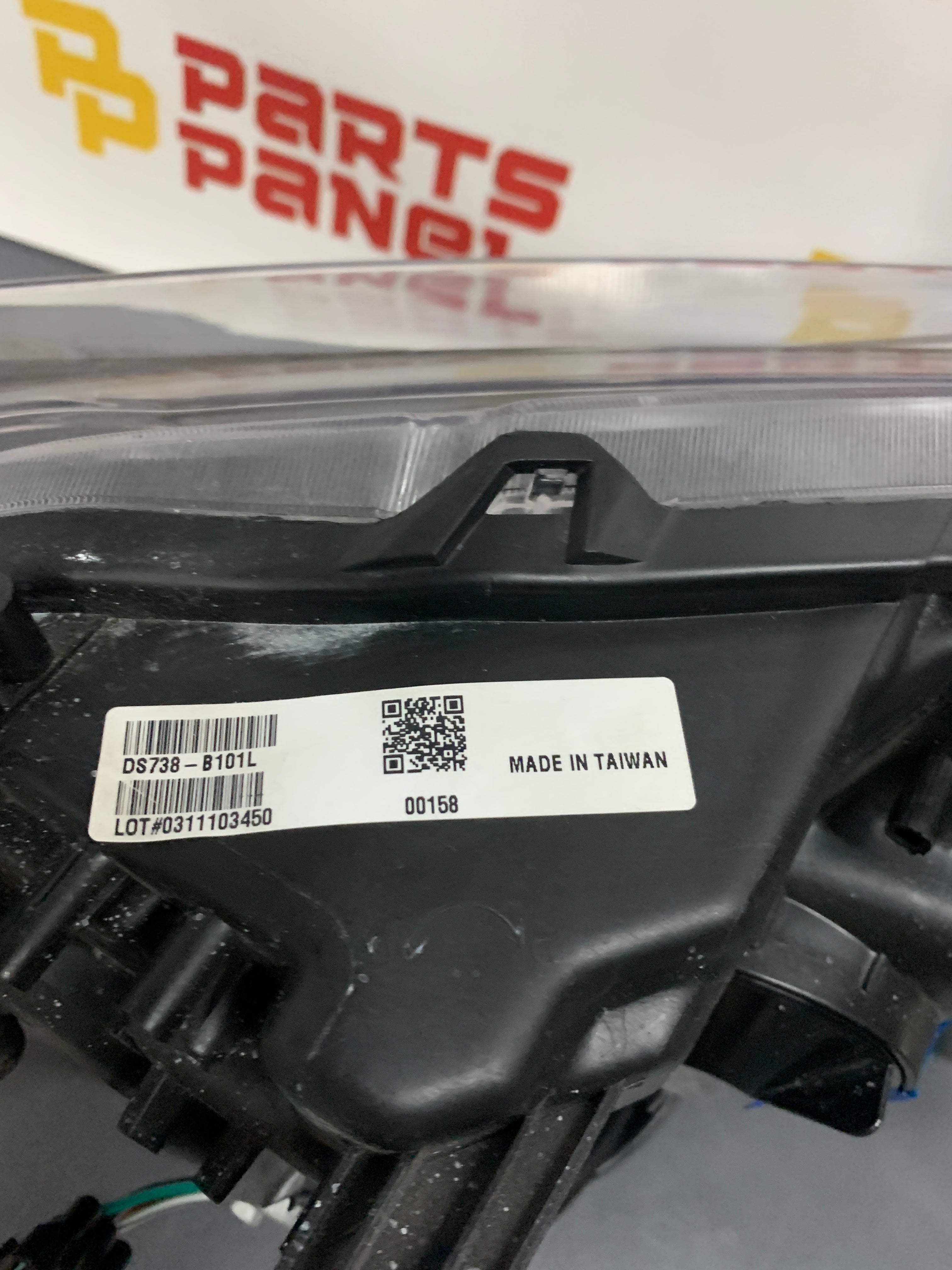 2014 - 2016 NISSAN ROGUE DRIVER SIDE HALOGEN HEADLIGHT DS738-B101