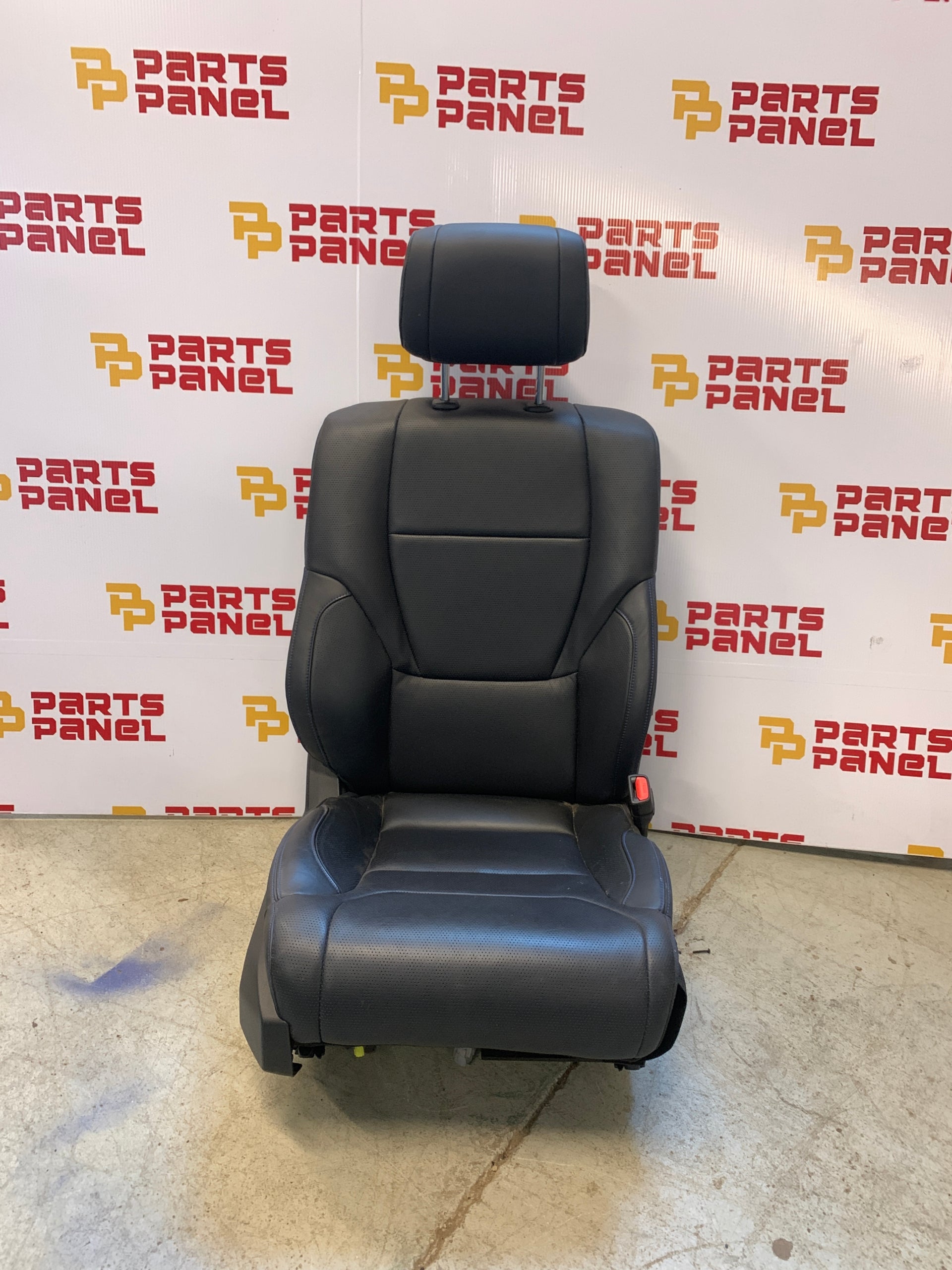 2023 - 2025 TOYOTA TUNDRA FRONT PASSENGER SIDE LEATHER SEAT WITH HEAT AND VENTILATION