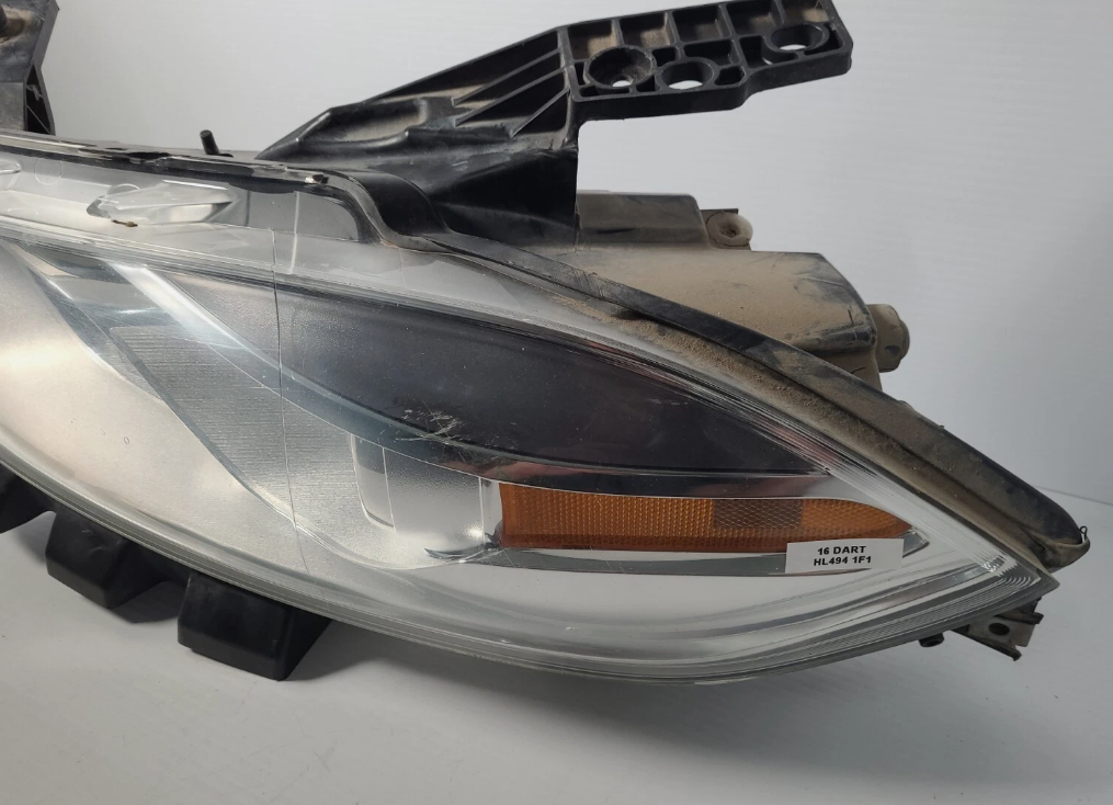 2016 DODGE DART DRIVER SIDE HEADLIGHT OEM 68292803AA