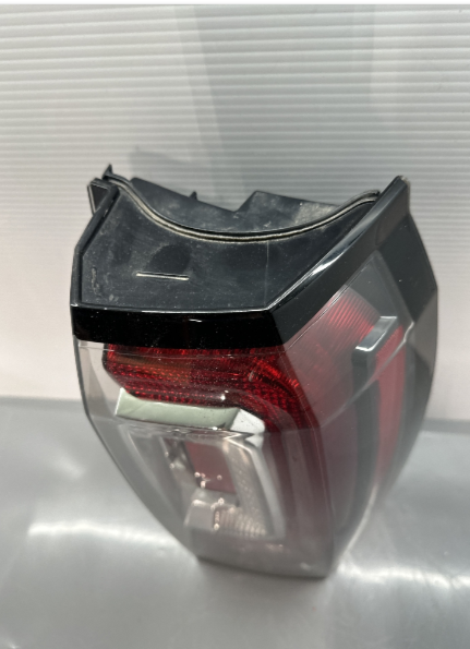 2015 2020 GMC YUKON XL RIGHT HAND PASSENGER SIDE REAR TAIL LIGHT ASSEMBLY RH OEM 22783100