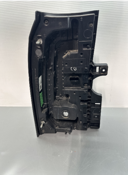 2015 2020 GMC YUKON XL RIGHT HAND PASSENGER SIDE REAR TAIL LIGHT ASSEMBLY RH OEM 22783100