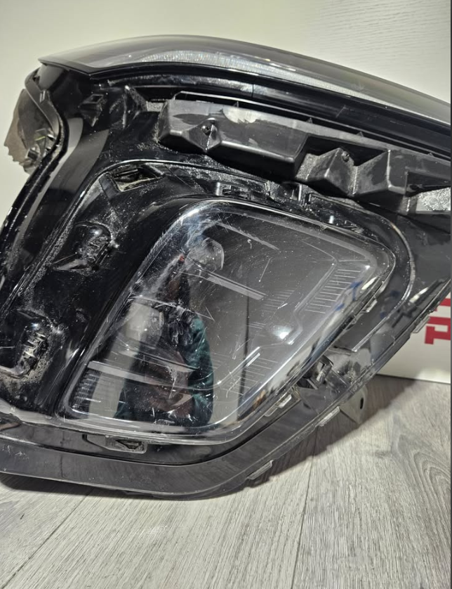 2025-2026 BUICK ENCLAVE PASSENGER SIDE LED HEADLIGHT OEM USED 26585511