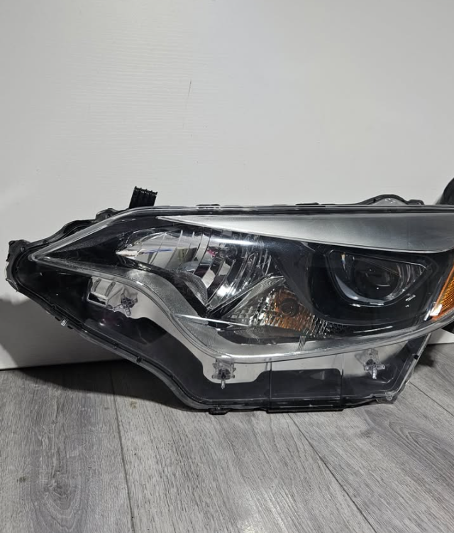 2014-2016 TOYOTA COROLLA RH RIGHT PASSENGER SIDE HEADLIGHT 947 449-33