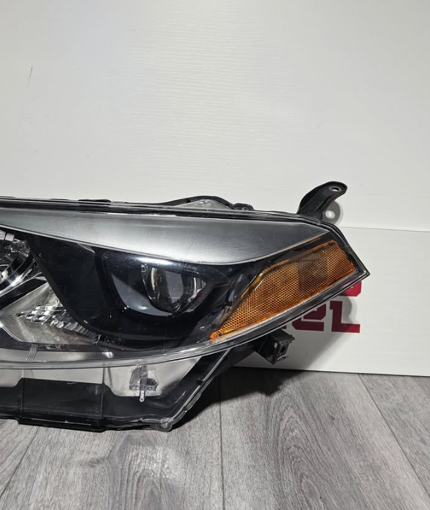 2014-2016 TOYOTA COROLLA RH RIGHT PASSENGER SIDE HEADLIGHT 947 449-33