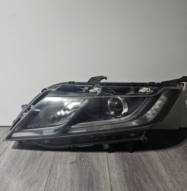 2018-2020 HONDA ODYSSEY DRIVER SIDE HALOGEN HEADLIGHT OEM USED