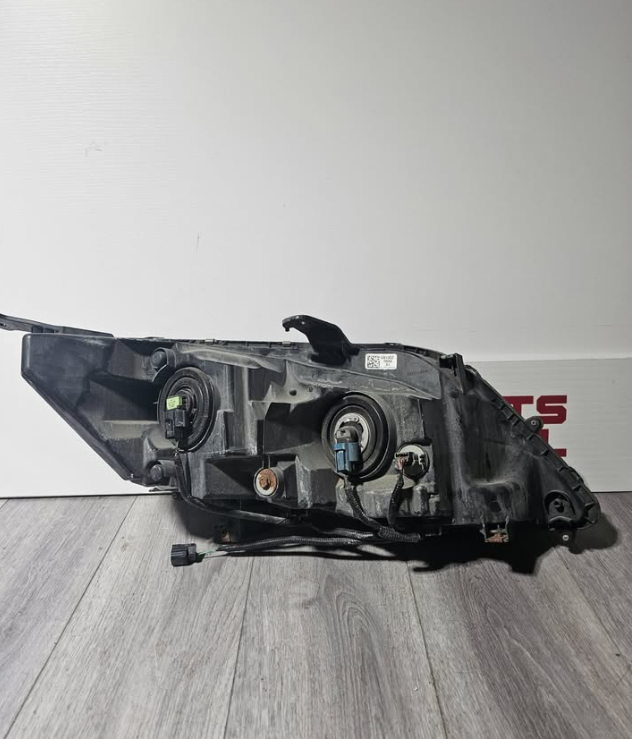 2018-2020 HONDA ODYSSEY DRIVER SIDE HALOGEN HEADLIGHT OEM USED