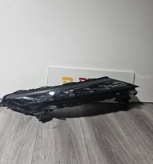 2022-2026 MITSUBISHI OUTLANDER PASSENGER SIDE LED HEADLIGHT OEM USED 8310A044