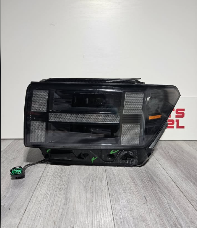2024-2026 HYUNDAI SANTA FE DRIVER SIDE LED HEADLIGHT OEM USED