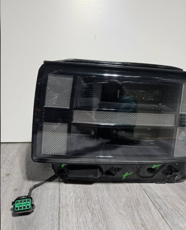 2024-2026 HYUNDAI SANTA FE DRIVER SIDE LED HEADLIGHT OEM USED