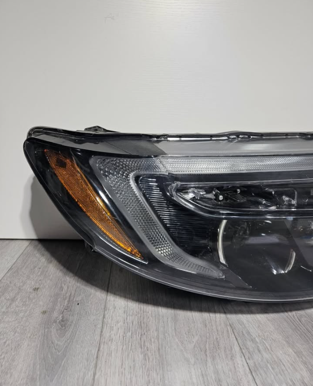 2021-2025 HONDA PASSPORT/HONDA RIDGELINE DRIVER SIDE HEADLIGHT OEM USED.