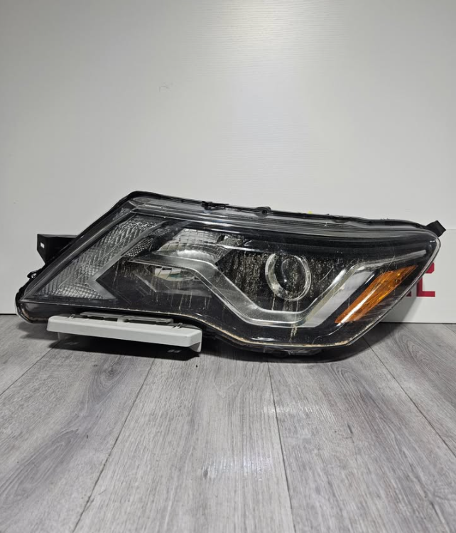 2017-2020 NISSAN PATHFINDER DRIVER SIDE HEADLIGHT OEM USED