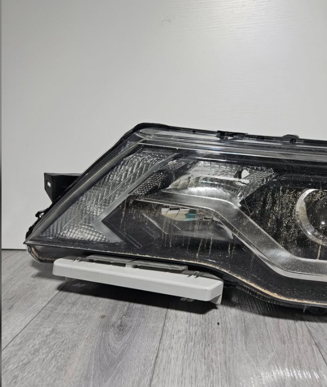 2017-2020 NISSAN PATHFINDER DRIVER SIDE HEADLIGHT OEM USED