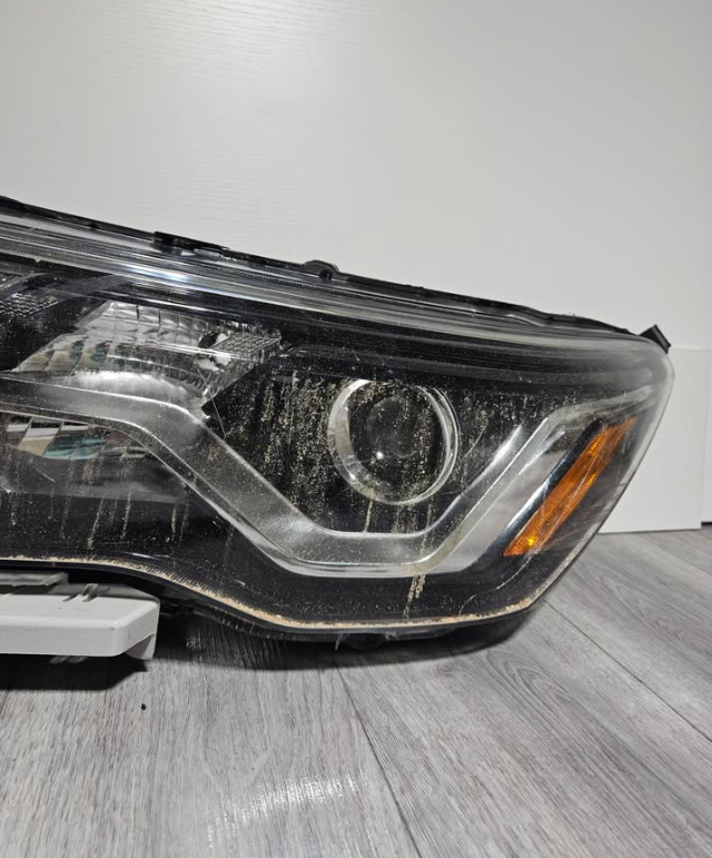 2017-2020 NISSAN PATHFINDER DRIVER SIDE HEADLIGHT OEM USED