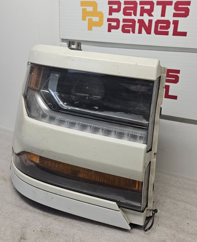 2016 2018 CHEVY SILVERADO 1500 PASSENGER SIDE HEADLIGHT OEM USED 84388602