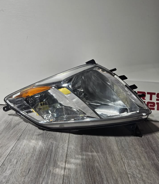 2004-2006 TOYOTA PRIUS DRIVER SIDE HEADLIGHT AFTERMARKET