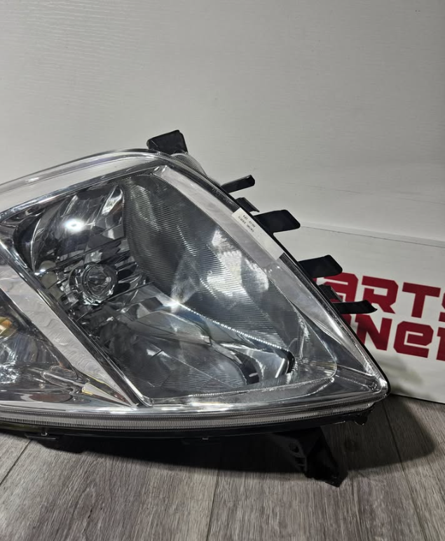 2004-2006 TOYOTA PRIUS DRIVER SIDE HEADLIGHT AFTERMARKET