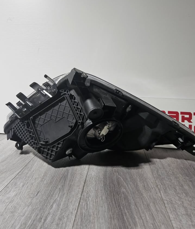 2004-2006 TOYOTA PRIUS DRIVER SIDE HEADLIGHT AFTERMARKET