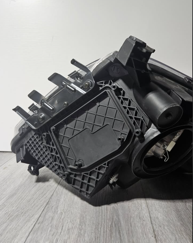 2004-2006 TOYOTA PRIUS DRIVER SIDE HEADLIGHT AFTERMARKET