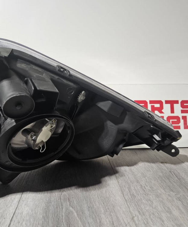 2004-2006 TOYOTA PRIUS DRIVER SIDE HEADLIGHT AFTERMARKET