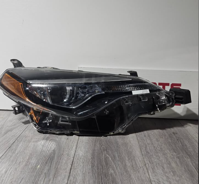 2017 2019 TOYOTA COROLLA PASSENGER SIDE LED HEADLIGHT OEM USED