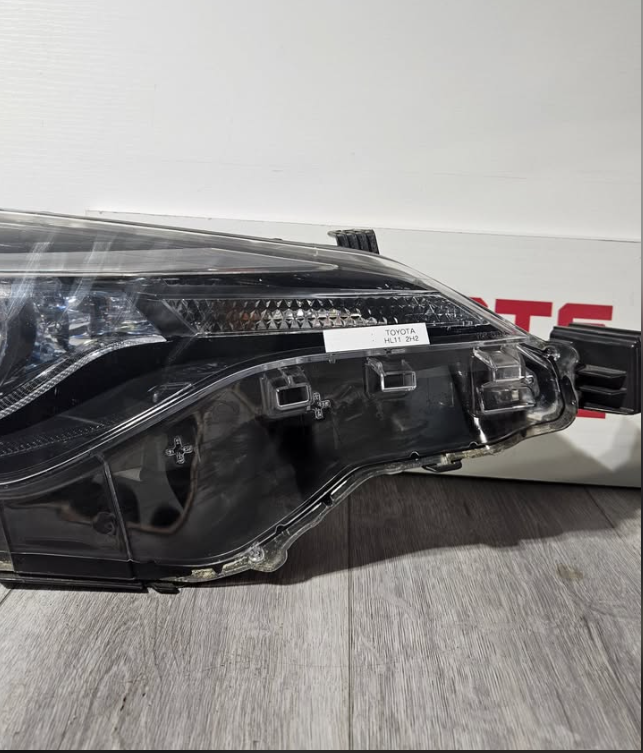 2017 2019 TOYOTA COROLLA PASSENGER SIDE LED HEADLIGHT OEM USED
