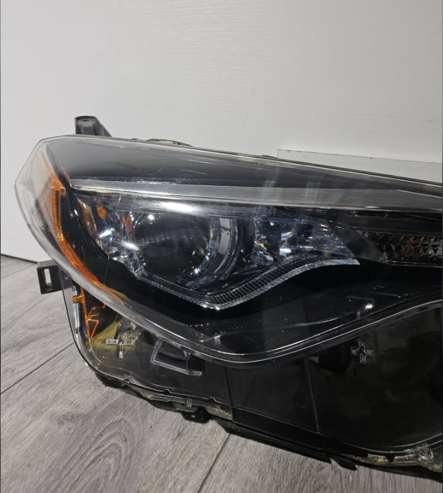 2017 2019 TOYOTA COROLLA PASSENGER SIDE LED HEADLIGHT OEM USED