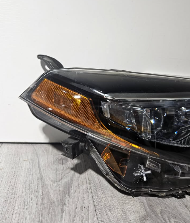2017 2019 TOYOTA COROLLA PASSENGER SIDE LED HEADLIGHT OEM USED