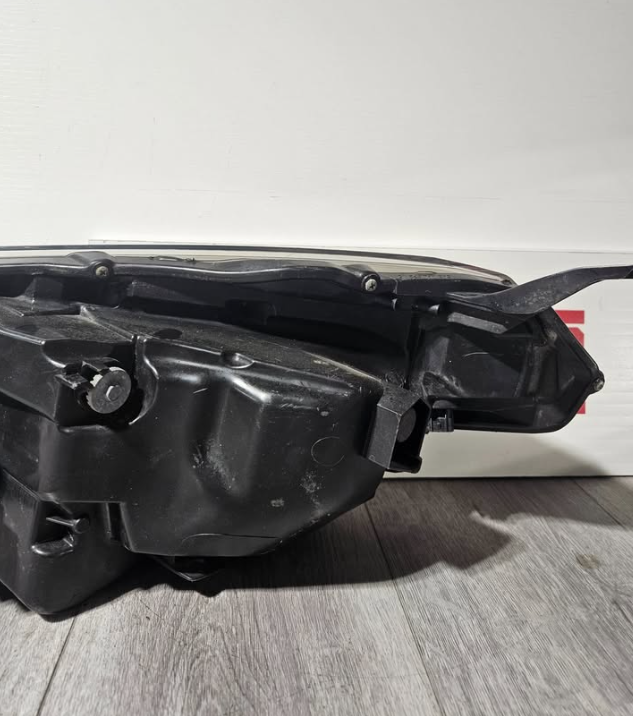 2017 2019 TOYOTA COROLLA PASSENGER SIDE LED HEADLIGHT OEM USED