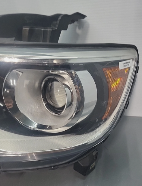 2015 2022 CHEVROLET COLORADO LEFT DRIVER SIDE HEADLIGHT WITH PROJECTOR OEM