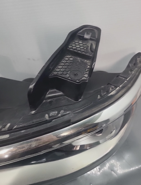 2015 2022 CHEVROLET COLORADO LEFT DRIVER SIDE HEADLIGHT WITH PROJECTOR OEM