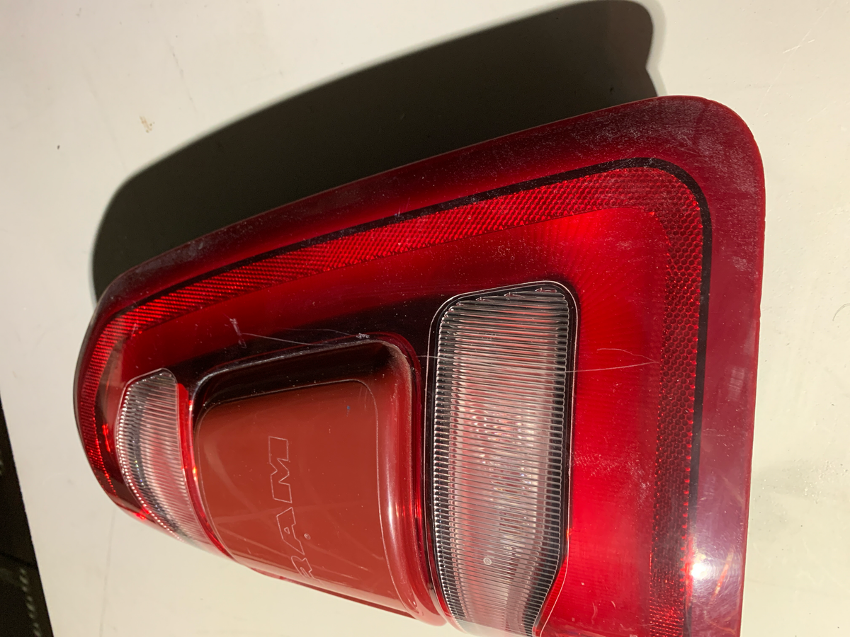 2019-2024 RAM 1500 DRIVER HAND SIDE TAIL LIGHT OEM 68262530AF