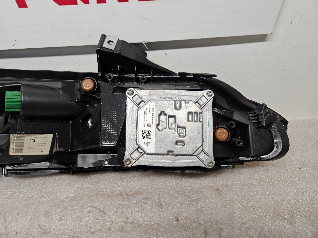 2014-2018 Jeep Cherokee (KL) Driver Side Headlight Assembly OEM
