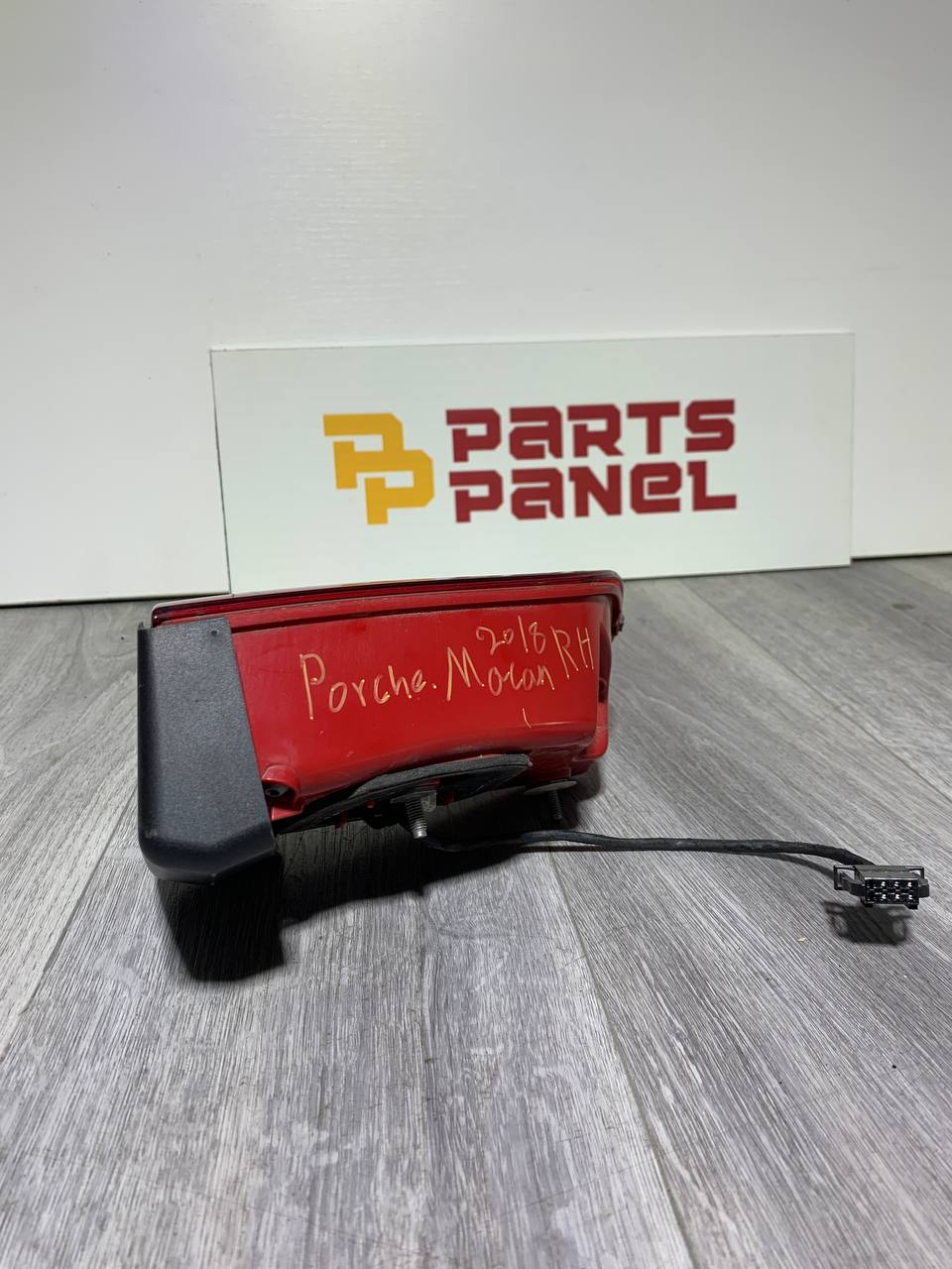 2014-2018 Porsche Macan Tail Light Assembly Passenger Side RH OEM