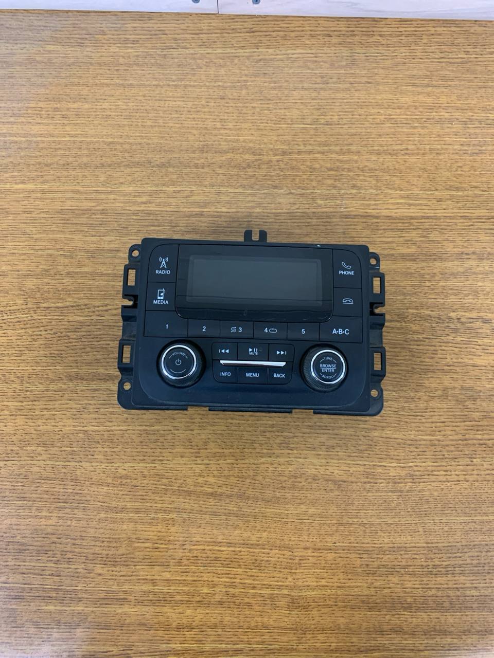 2015-2017 Jeep Cherokee Radio OEM