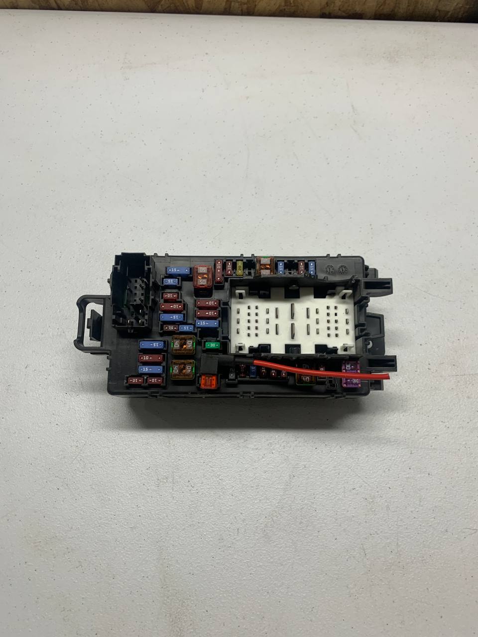 2016-2022 Chevrolet Malibu Fuse Box Power Distribution Module OEM