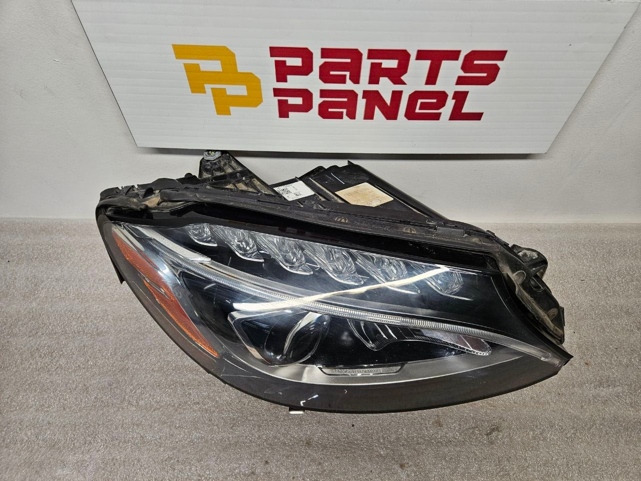 2015-2021 Mercedes-Benz C-Class Passenger Side Headlight Assembly OEM