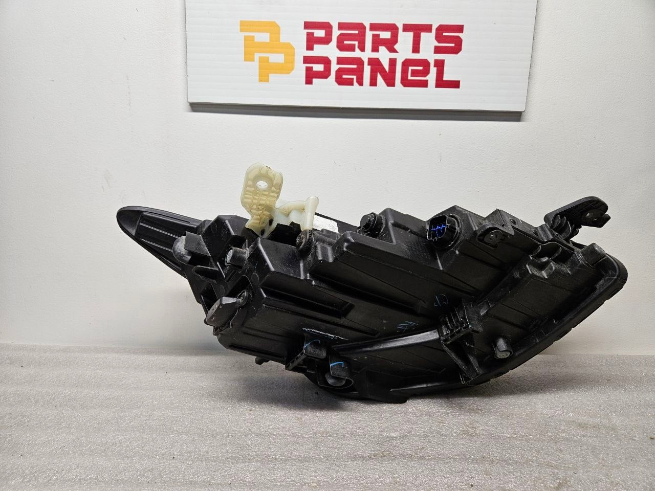 2019-2023 Kia Forte Driver Side Headlight Assembly OEM