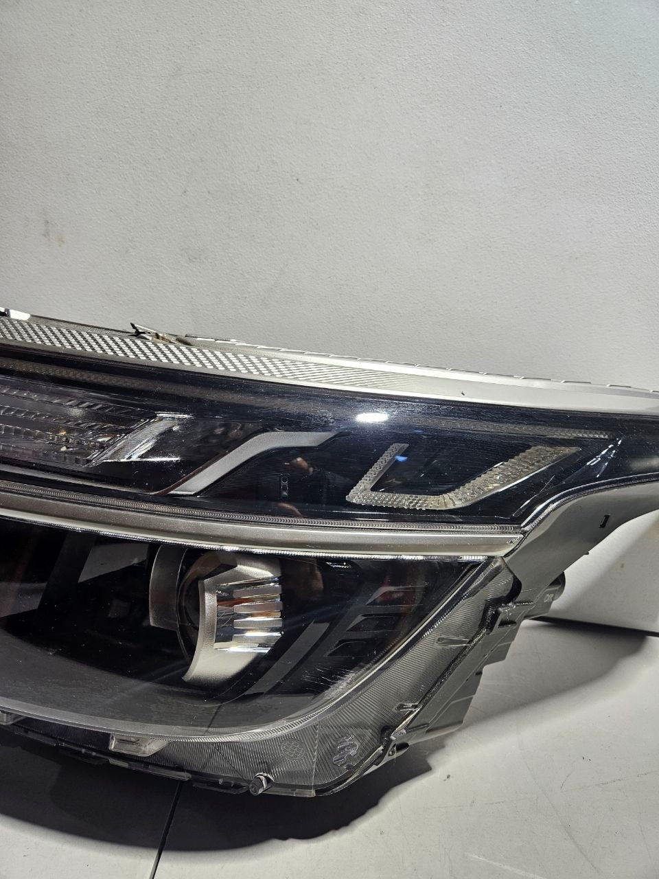 2021-2023 Kia Seltos Passenger Side RH Headlight OEM