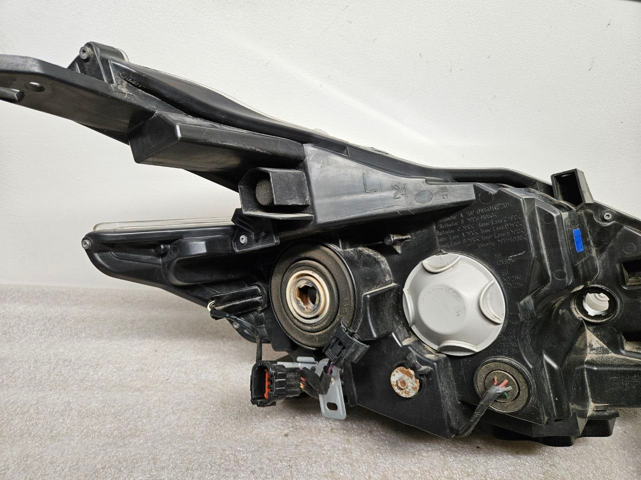 2013-2015 Nissan Altima Driver Side LH Headlight Assembly OEM