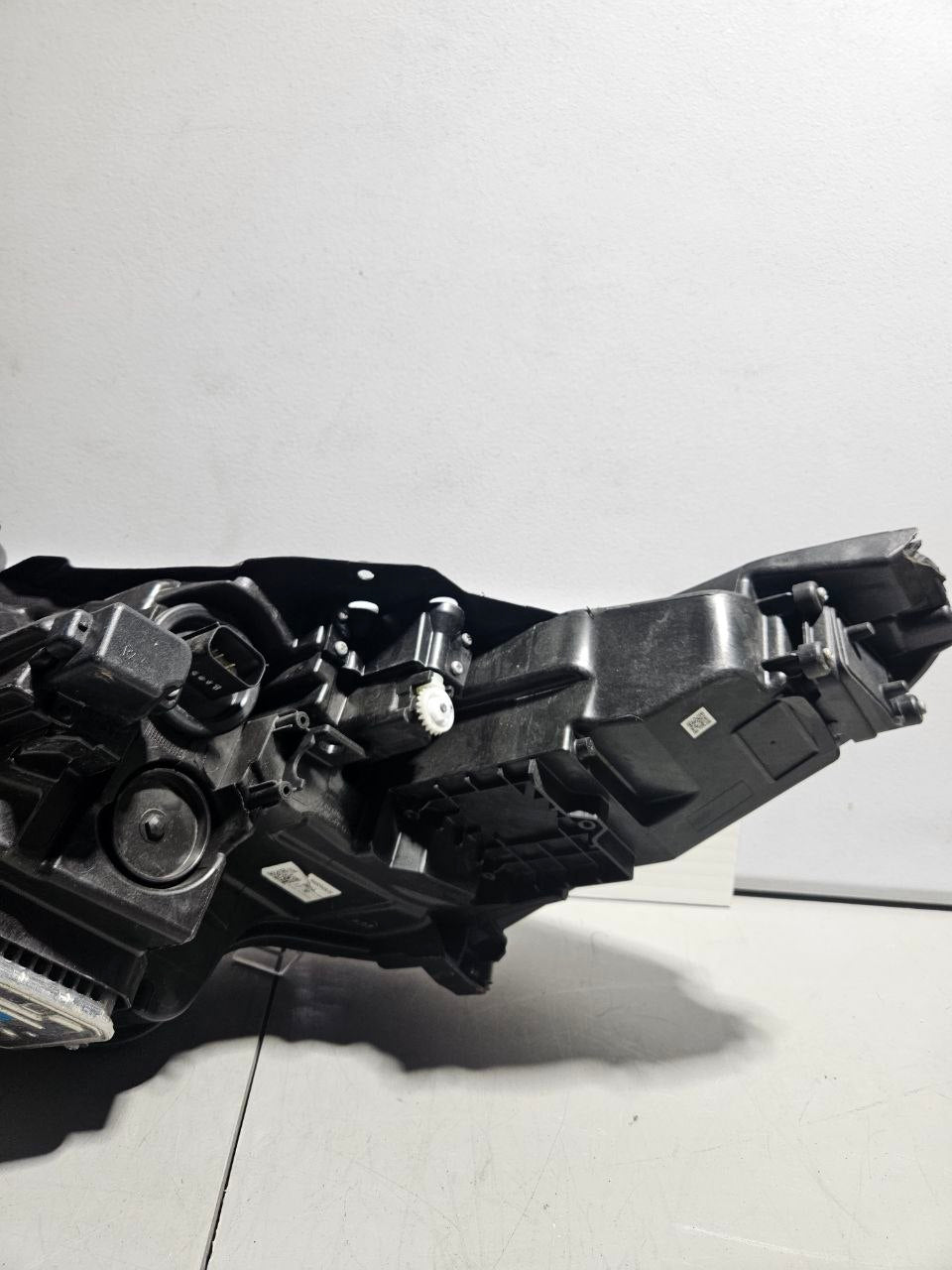 2019-2022 GMC Sierra Passenger Side RH Headlight OEM