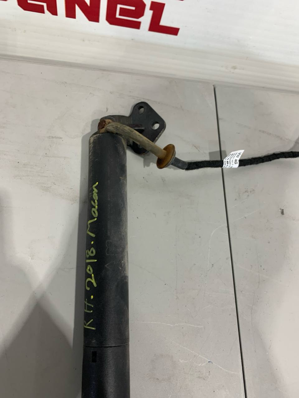 2014-2024 Porsche Macan Power Liftgate Strut Actuator Passenger Side RH OEM