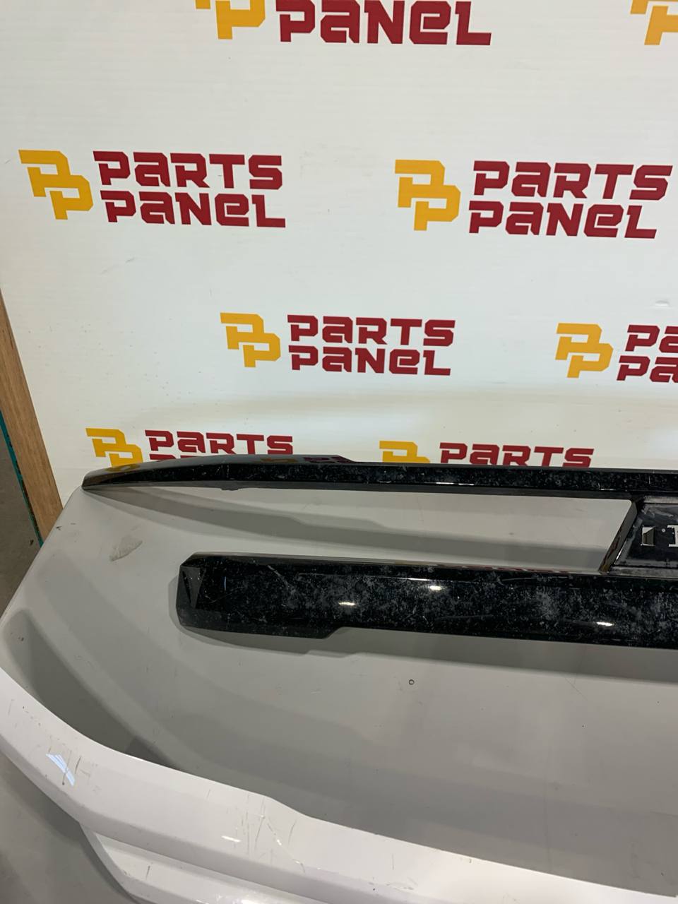 2019-2022 Chevrolet Silverado 1500 Tailgate Applique Trim Panel Bezel Assembly Rear OEM