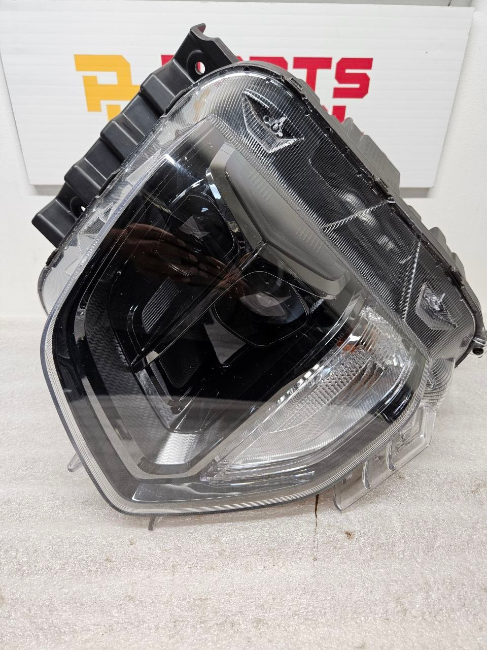 2022-2024 Hyundai Santa Cruz Headlight Assembly Passenger Side RH OEM