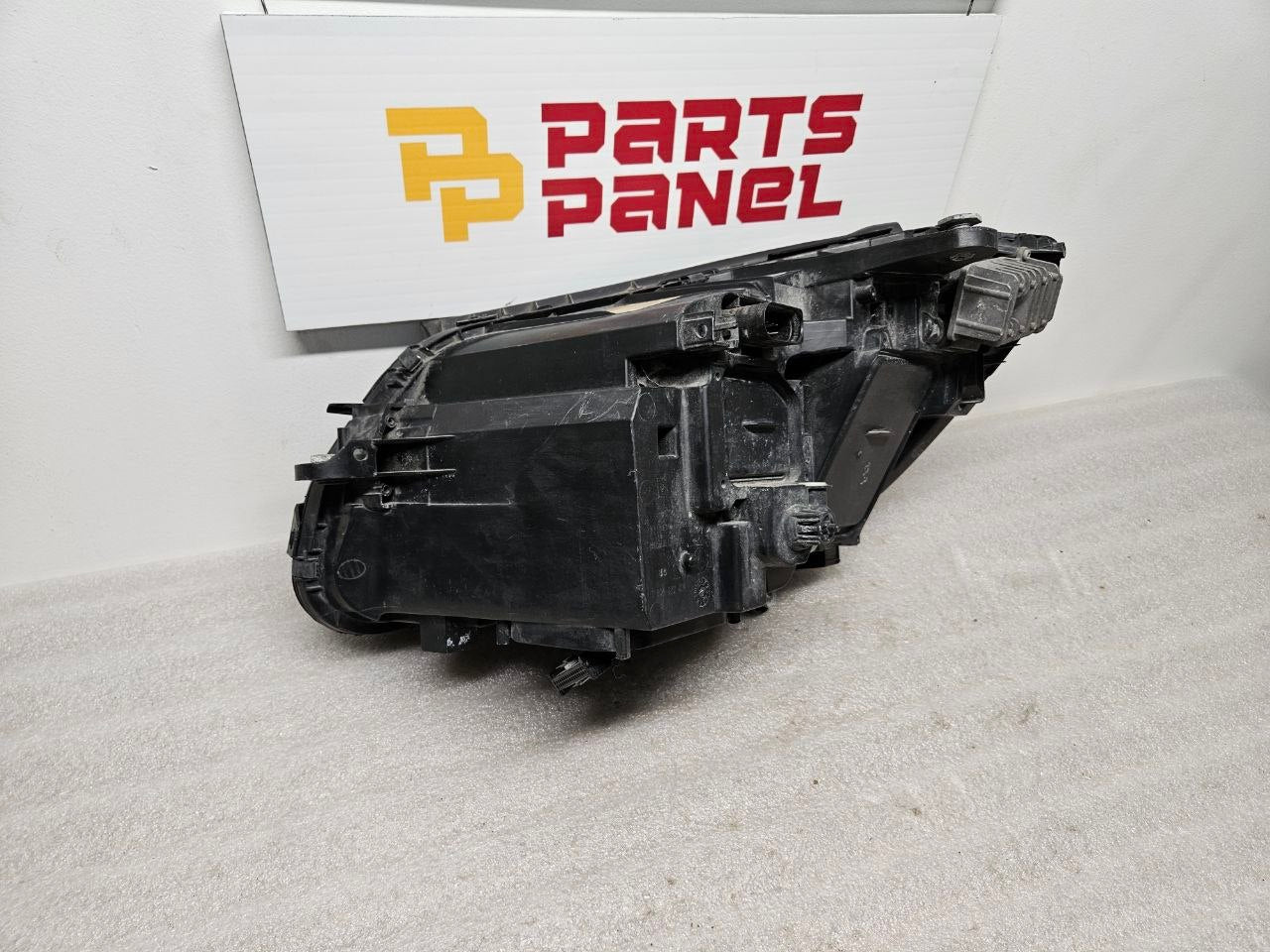 2015-2021 Mercedes-Benz C-Class Passenger Side Headlight Assembly OEM