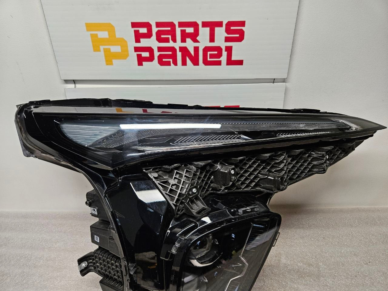 2019-2024 Chevrolet Blazer Headlight Assembly Passenger Side RH OEM